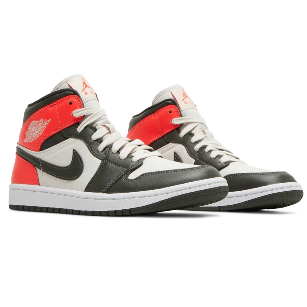 🚨SALE // Wmns Air Jordan 1 Mid SE 'Newsprint' - Picture 1 of 11